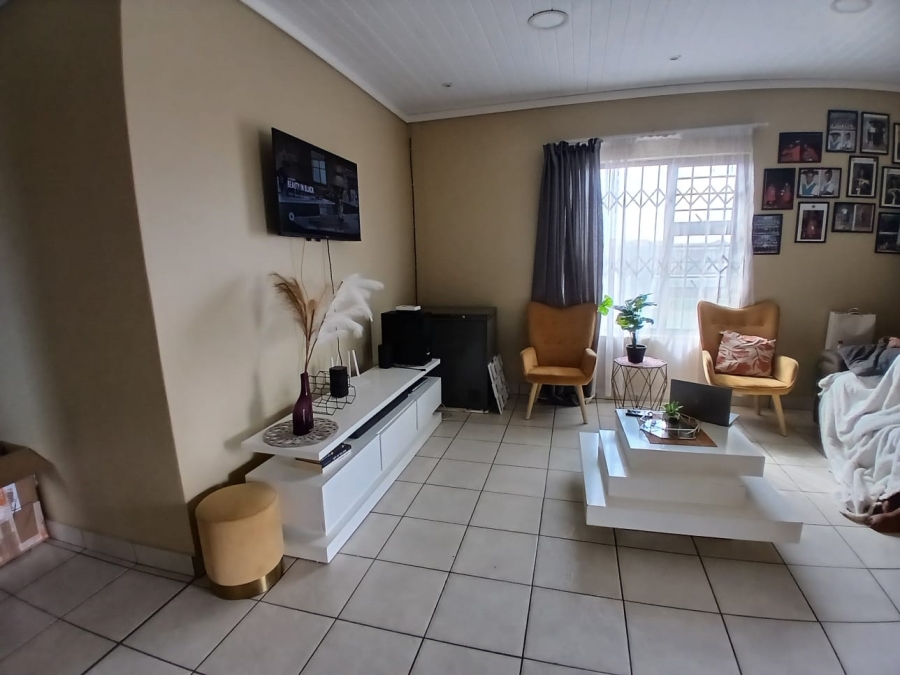 To Let 3 Bedroom Property for Rent in Hillside View Free State